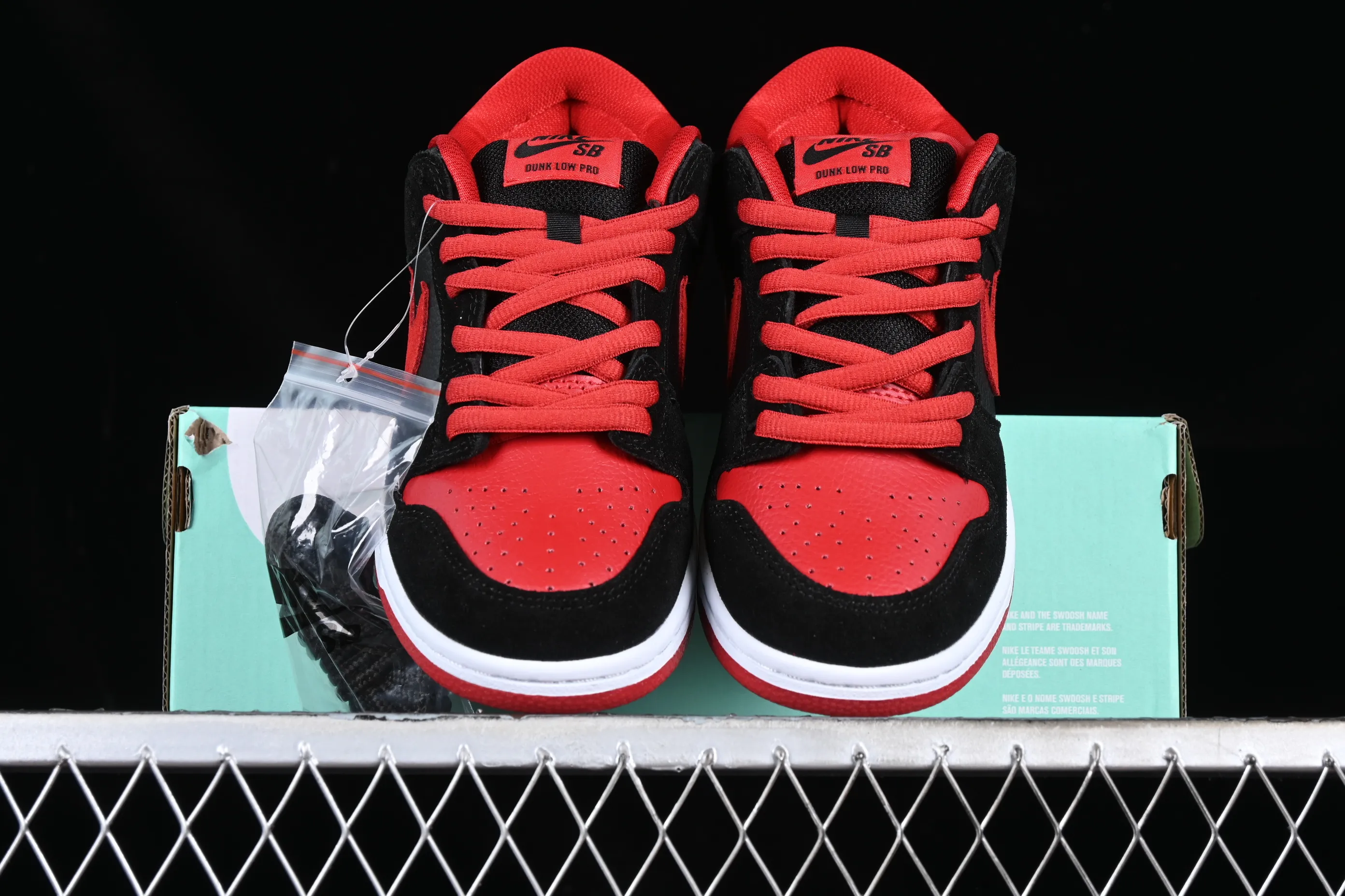 All categories Nk SB Dunk series Nk SB Dunk Low low-top sneakers Nk SB Dunk Low Pro black and red SB smashed backboard fashion casual sneakers 304292-039